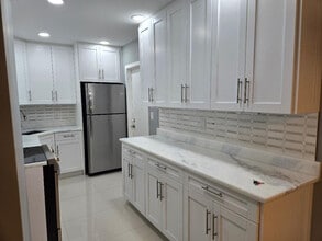 Building Photo - 639 W Oakland Park Blvd