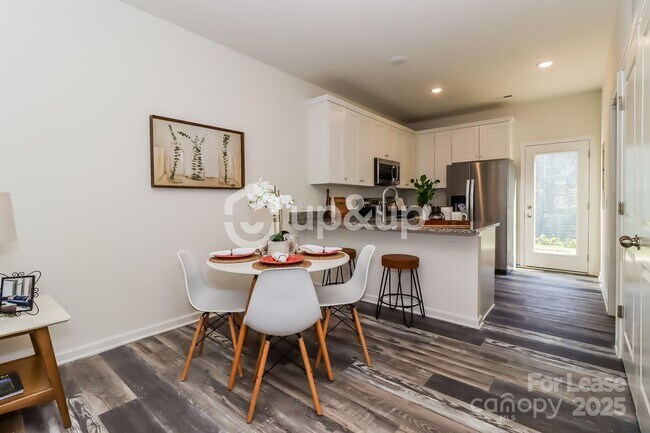 Foto del edificio - 929 Ranchero St