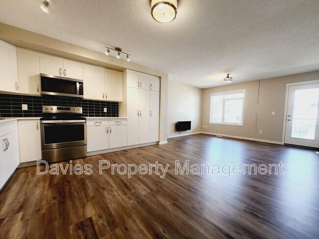 Photo du bâtiment - 17215-17219 9 Avenue Southwest