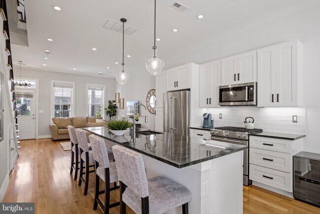 Foto del edificio - 640 Newton Pl NW