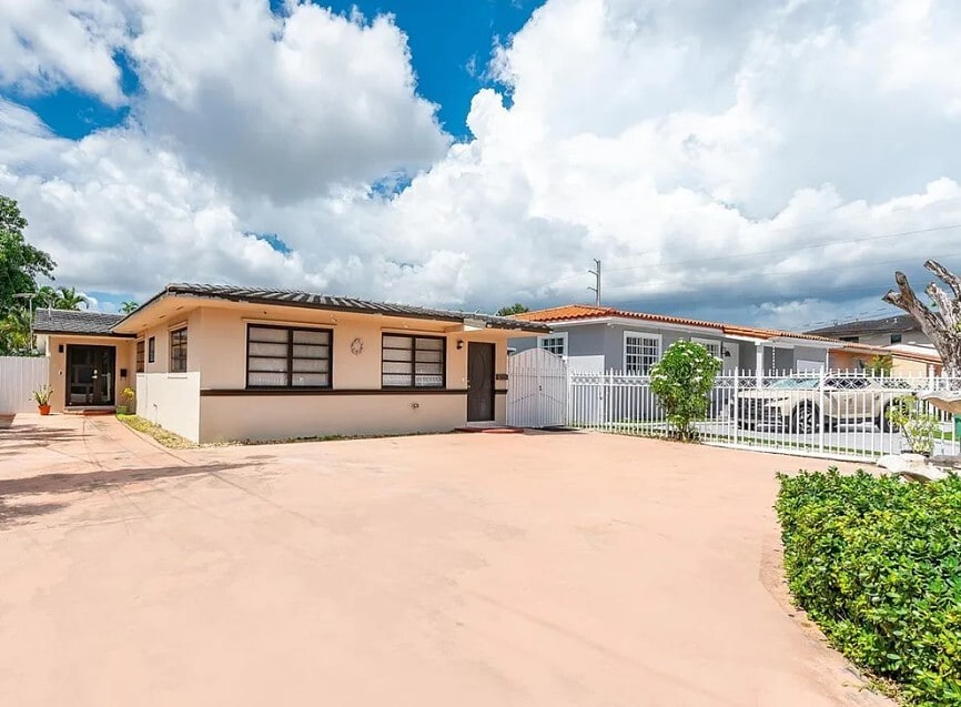 Foto principal - 250 NW 55th Ct