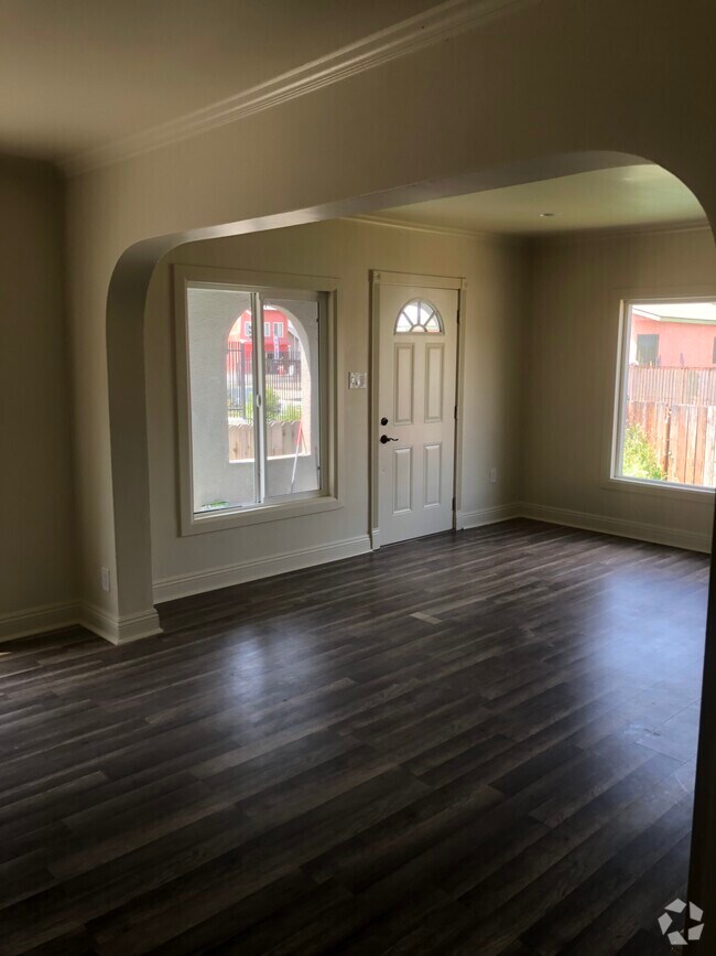 Townhomes for rent near Watts TowersRodia State Park in Los Angeles