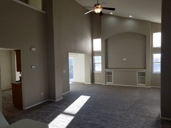 Foto del edificio - 7607 Steward Ln