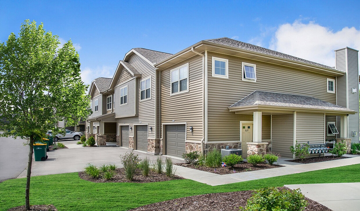 Primary Photo - High Bluff Townhomes