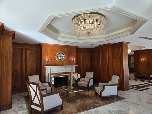 Lobby- Entrance - 5450 Whitley Park Ter