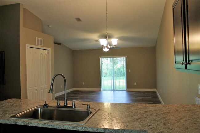 Foto del edificio - 9210-9210 N Travis Dr