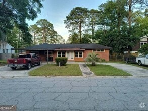 Building Photo - 4748 Sylvan Dr