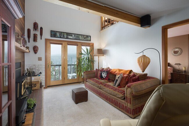 Foto del edificio - Available now!  Year lease!   Three Bedroo...