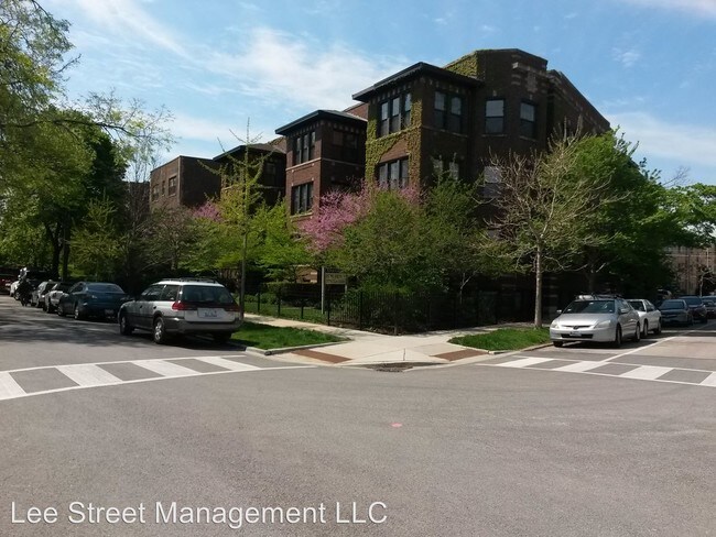 Building Photo - 7642 N Eastlake Terrace