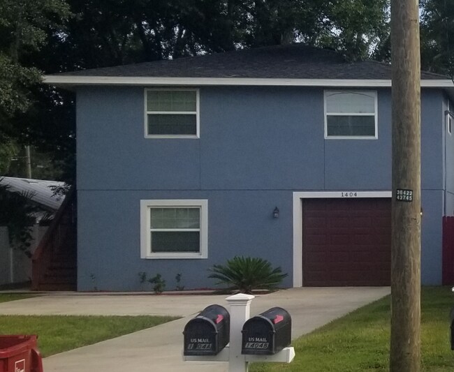 Foto del edificio - 1404 E Renfro St