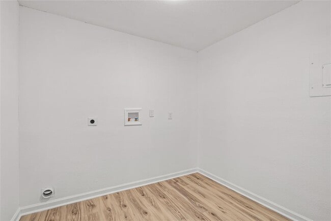 Building Photo - 6009 Glen Meadow Dr