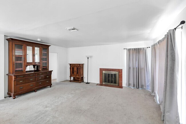 Foto del edificio - Great 3 Bedroom Home with Large Lot and NO...
