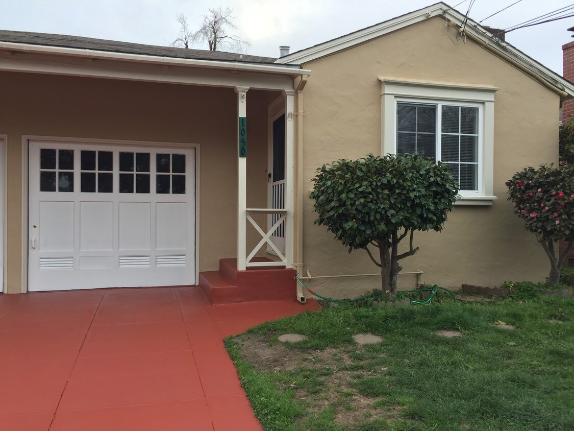 Foto principal - 1050 S Delaware St