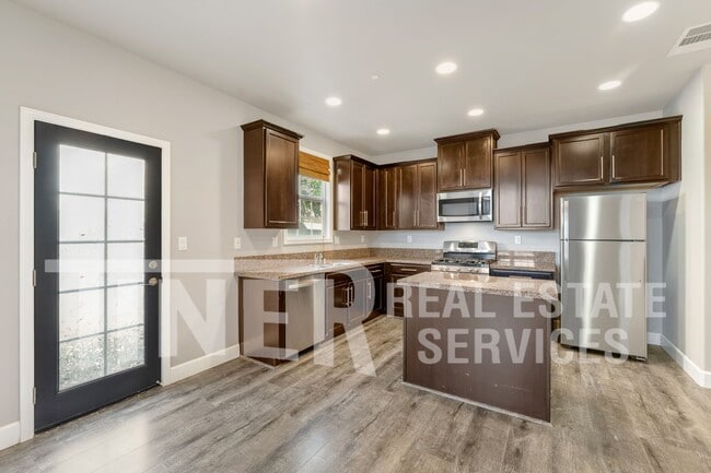 Foto del edificio - 1040 Matthews Run Way