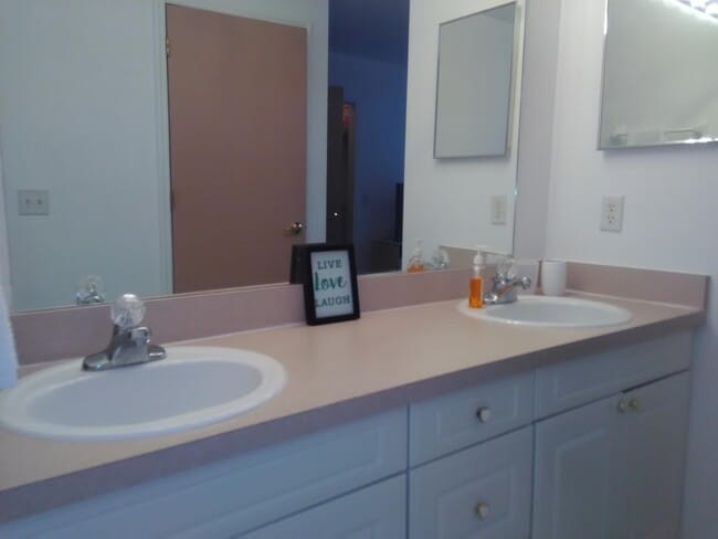 Building Photo - 547 Caribbean Dr