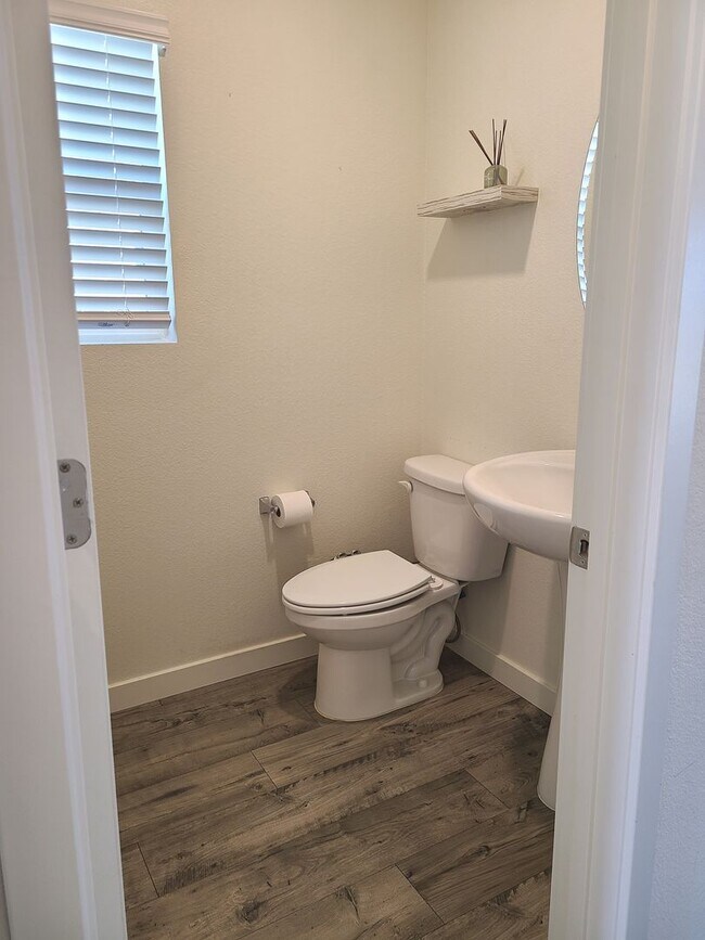 Foto del edificio - COMING SOON!!! Spacious Newer 4bd/2.5ba N Valleys Home!