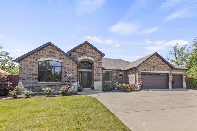 Building Photo - 275 E Nerge Rd