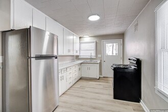 Building Photo - 610 Maple St