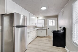 Building Photo - 610 Maple St