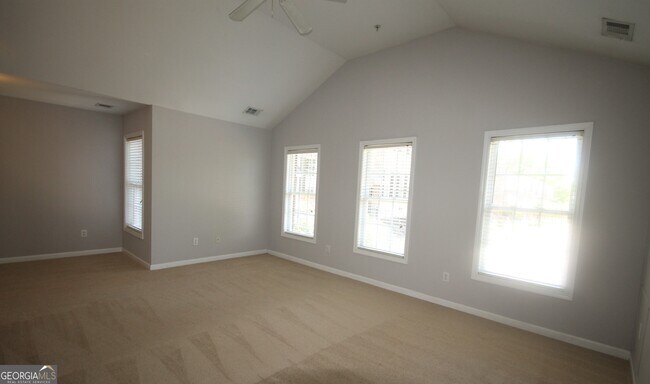 Foto del edificio - 716 Surrey Park Pl SE