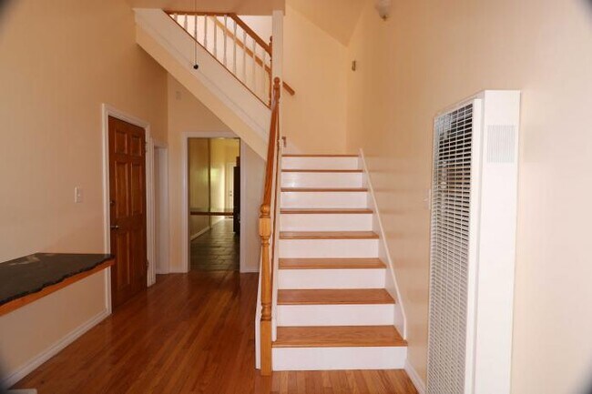 Building Photo - 2 bedroom in San Francisco CA 94110