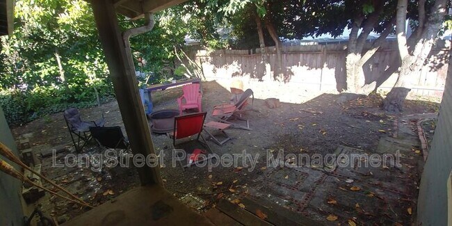 Foto del edificio - 419 NW Kings Blvd