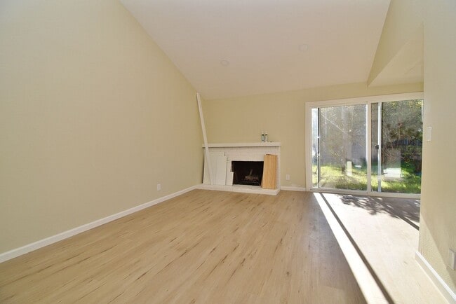 Building Photo - COMING SOON | $4,090 / 4 BR - GORGEOUS REMODELED PARKMONT HOME IN CENTRAL FREMONT