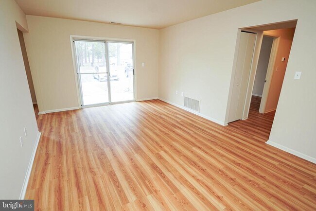 Building Photo - 806 College Ln