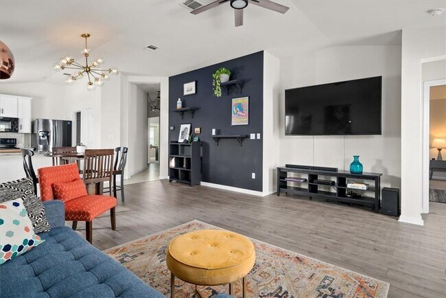 Building Photo - 572 Evening Star