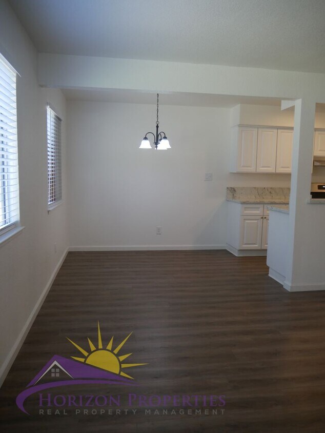 Primary Photo - Cozy 2 Bed 1 Bath 840sqft Fourplex in Citr...