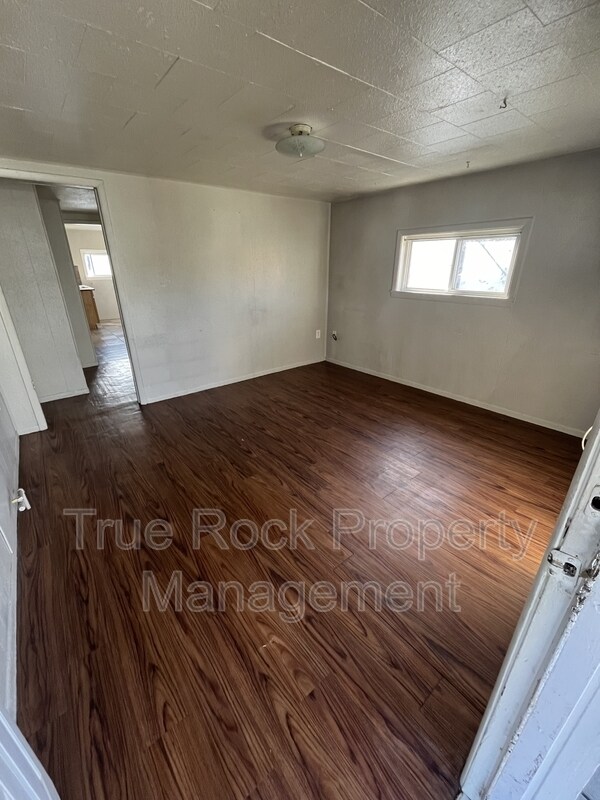 Foto del edificio - 531 1/2 W 9th Apt W