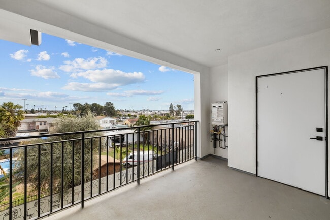 Building Photo - 12714 S Figueroa St