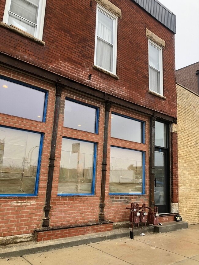 Building Photo - 2370 N Elston Ave