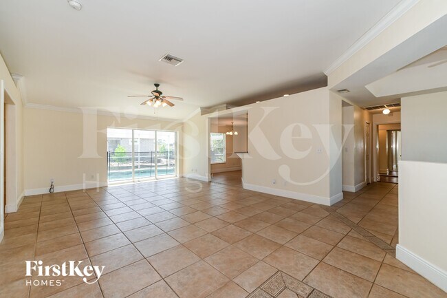 Foto del edificio - 2429 Mae Ave S