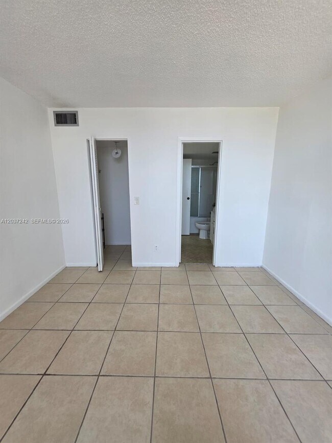 Building Photo - 13499 Biscayne Blvd