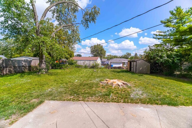 Foto del edificio - 490 Celina Rd