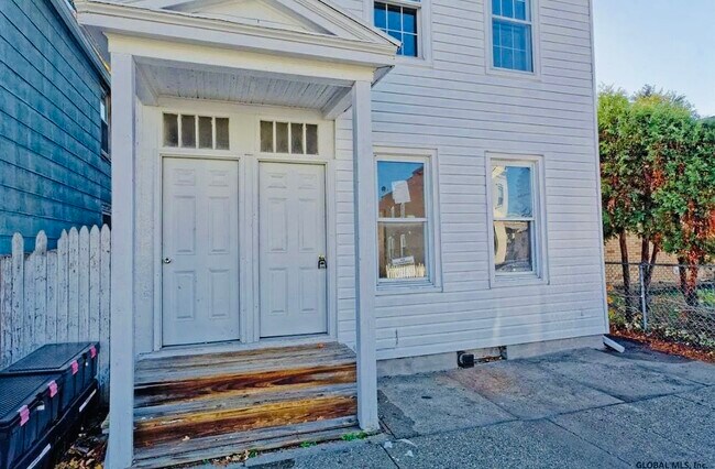 Foto del edificio - 1324 5th Ave