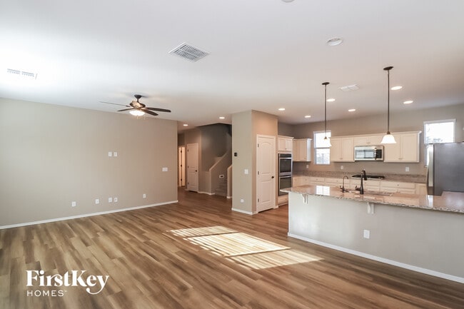 Building Photo - 5115 E Greenway St