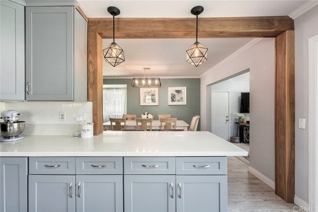 Building Photo - 5635 Pimenta Ave