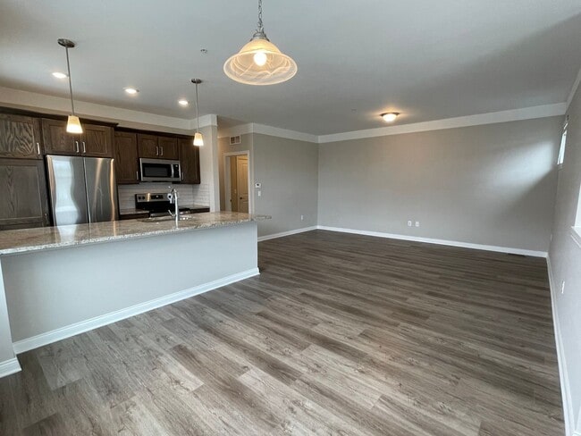 Foto del edificio - Shelby Township - 3 Bedroom, 2 Bath, End-Unit condo style w/Att Garage