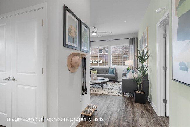 Foto del edificio - 5552 Lockhart Ln