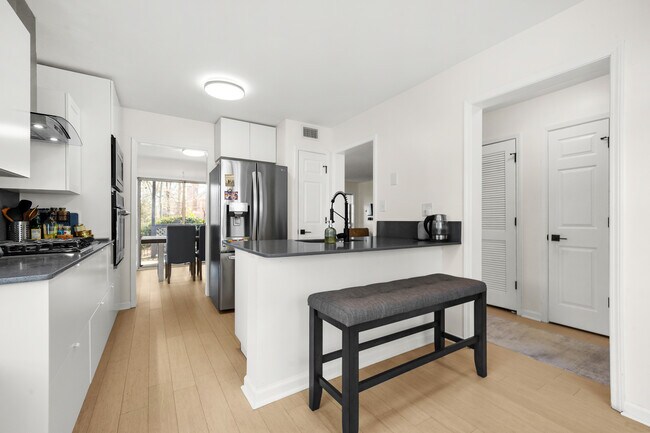 Foto del edificio - 1242 Weatherstone Dr NE