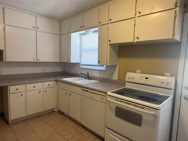 Building Photo - 4718 Alamo Dr