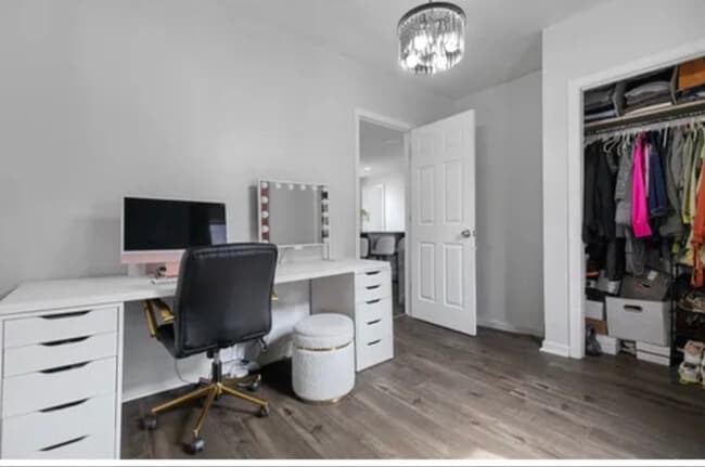 Building Photo - 55 Howe St