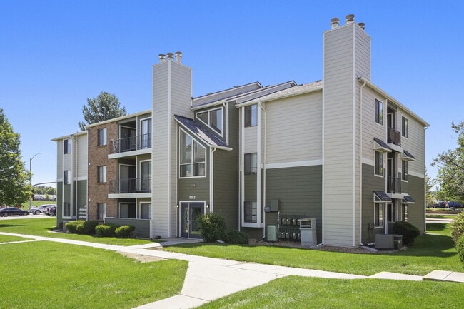 Our Apartments Exterior Buildings at Horizon East Apartments in Aurora, Colorado - Horizon East Apartments