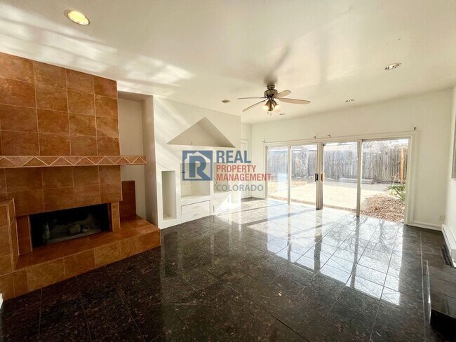 Foto del edificio - 3290 Leyden St