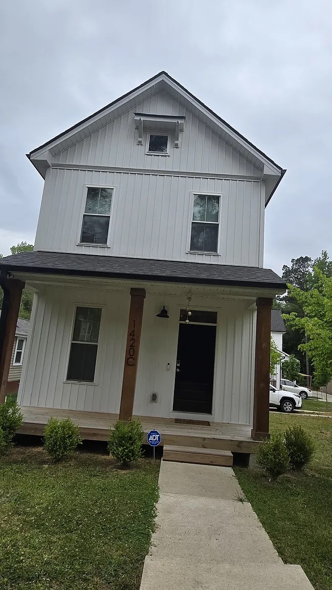 Building Photo - 1420 Maplewood Dr