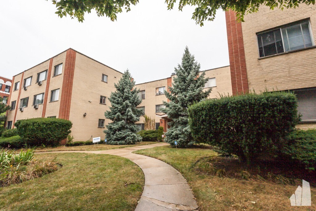 Primary Photo - 7621 N Sheridan Rd