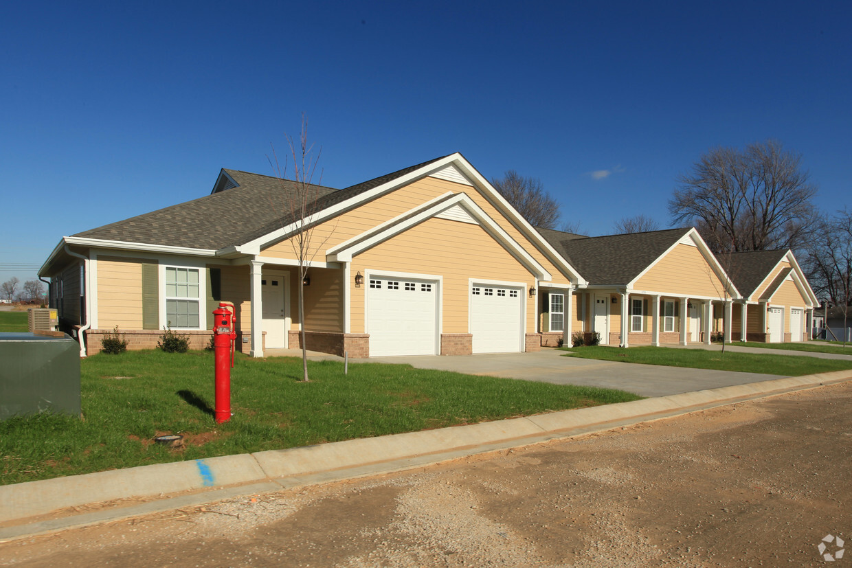 The Village at Hamilton Pointe Apartments in Newburgh IN