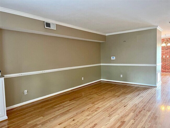 Building Photo - 3101 Colonial Way